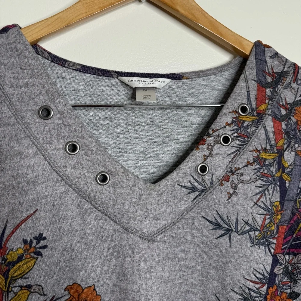 Christopher & Banks Petite Gray V Neck Top Women’s Large Petite Floral